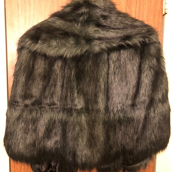 Elegant Black Faux Fur Jacket - Picture 3 of 4